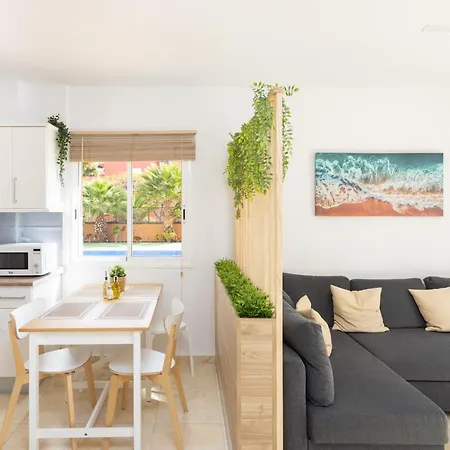 Home2book Stunning Terrace & Pool Caletillas * 坎德拉里亚